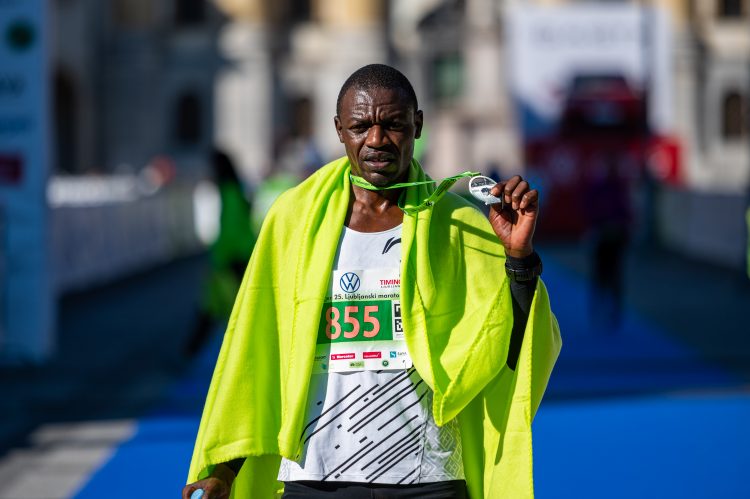 Zmagovalec maratona Ernest Kibet Tarus. Foto Uroš Skaza