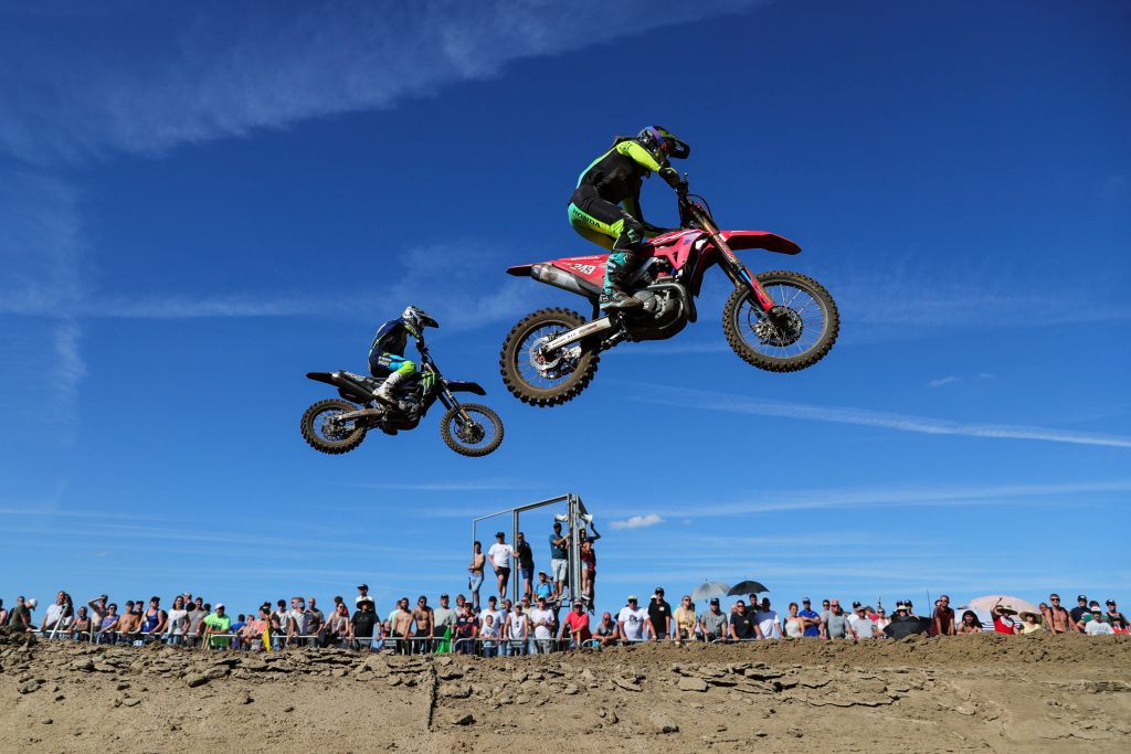 (220725) -- LOMMEL, July 25, 2022 -- Team HRC s Tim Gajser (R) and Monster Energy Yamaha Factory Racing s Maxime Renaux