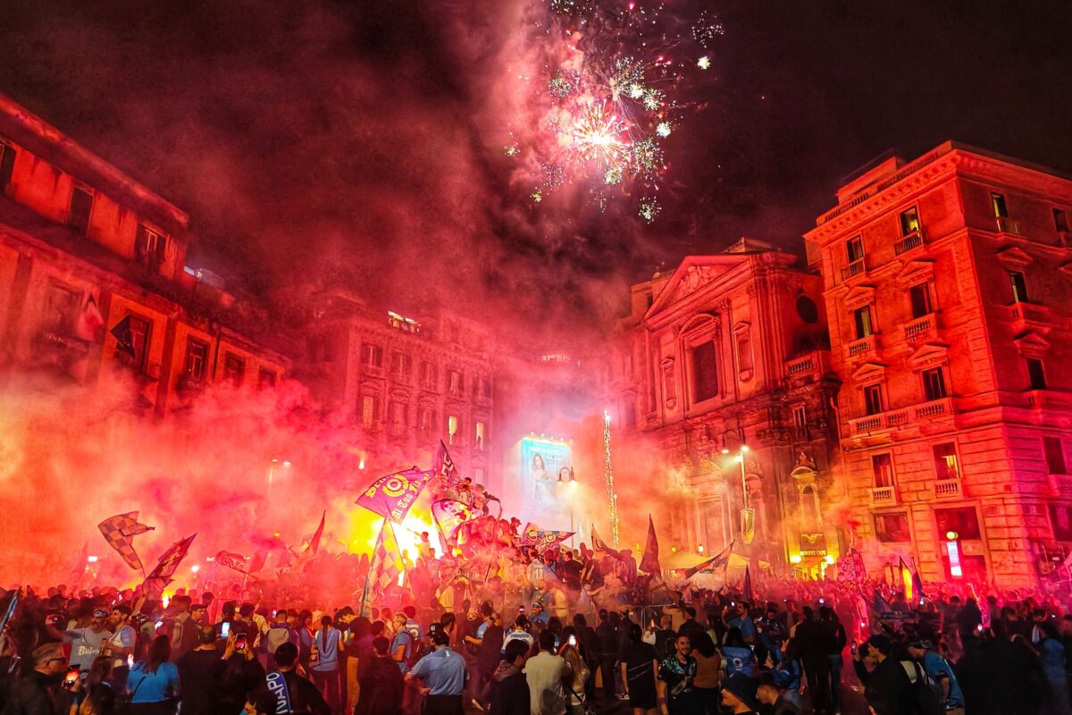 Neapel am Tag nach der großen Feier: Es war nicht ohne Zwischenfälle (FOTO/VIDEO)