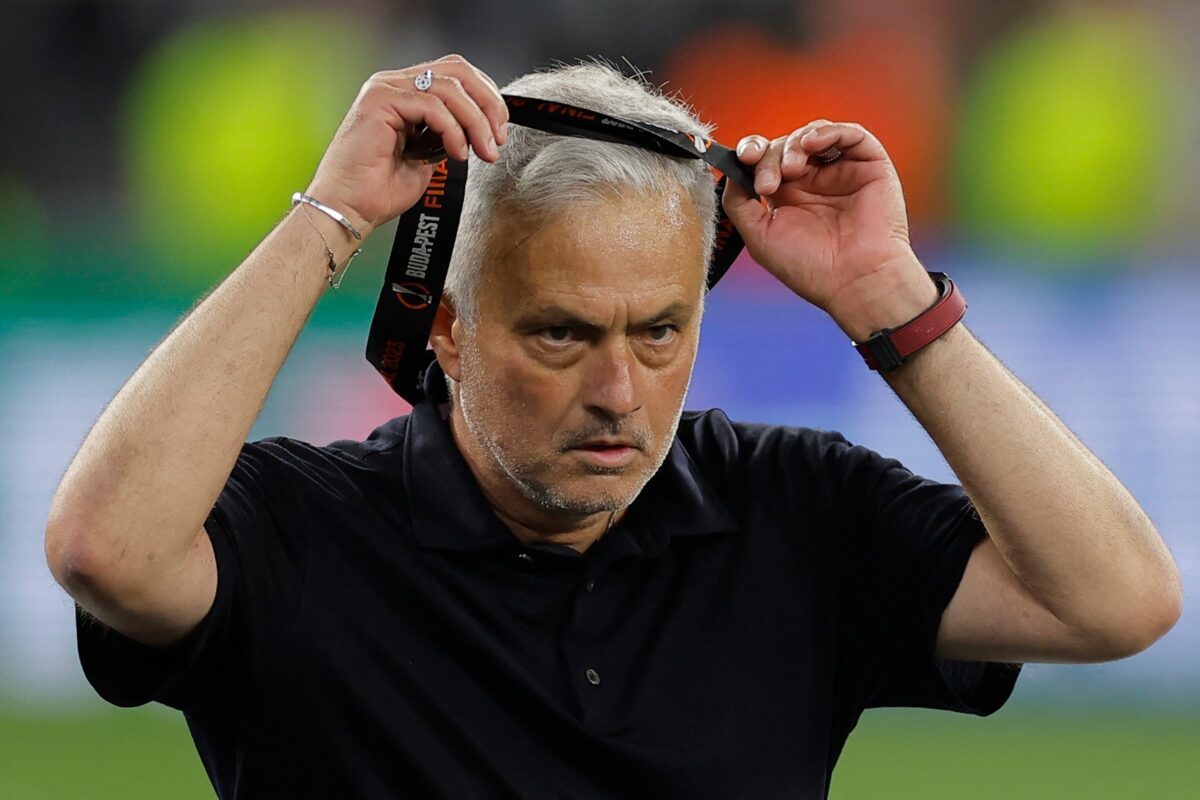 Mourinho esperava o árbitro inglês: Que pena, parabéns, você é mesmo uma pena