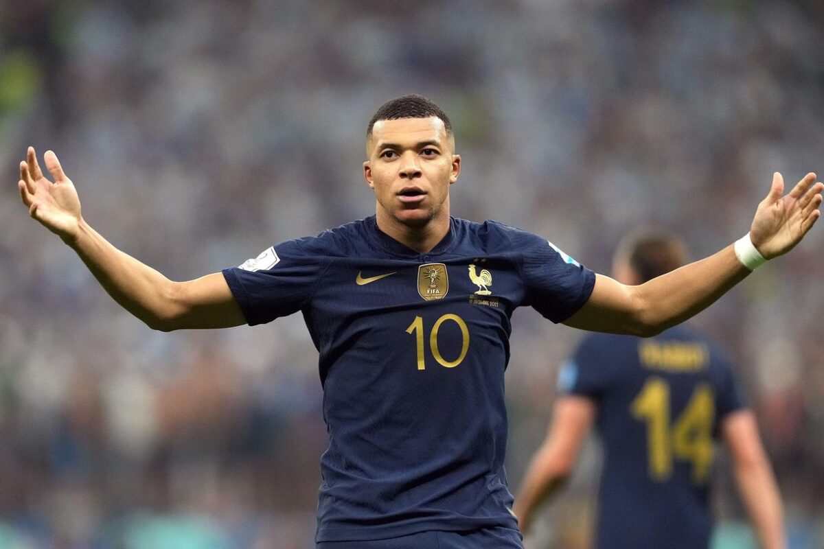 Nepričakovan preobrat v zadevi Mbappe? Francoz dobil klic z Otoka