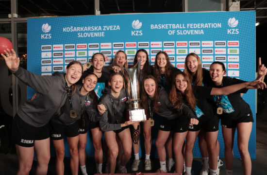 ženska slovenska košarkarska reprezentanca do 18 let