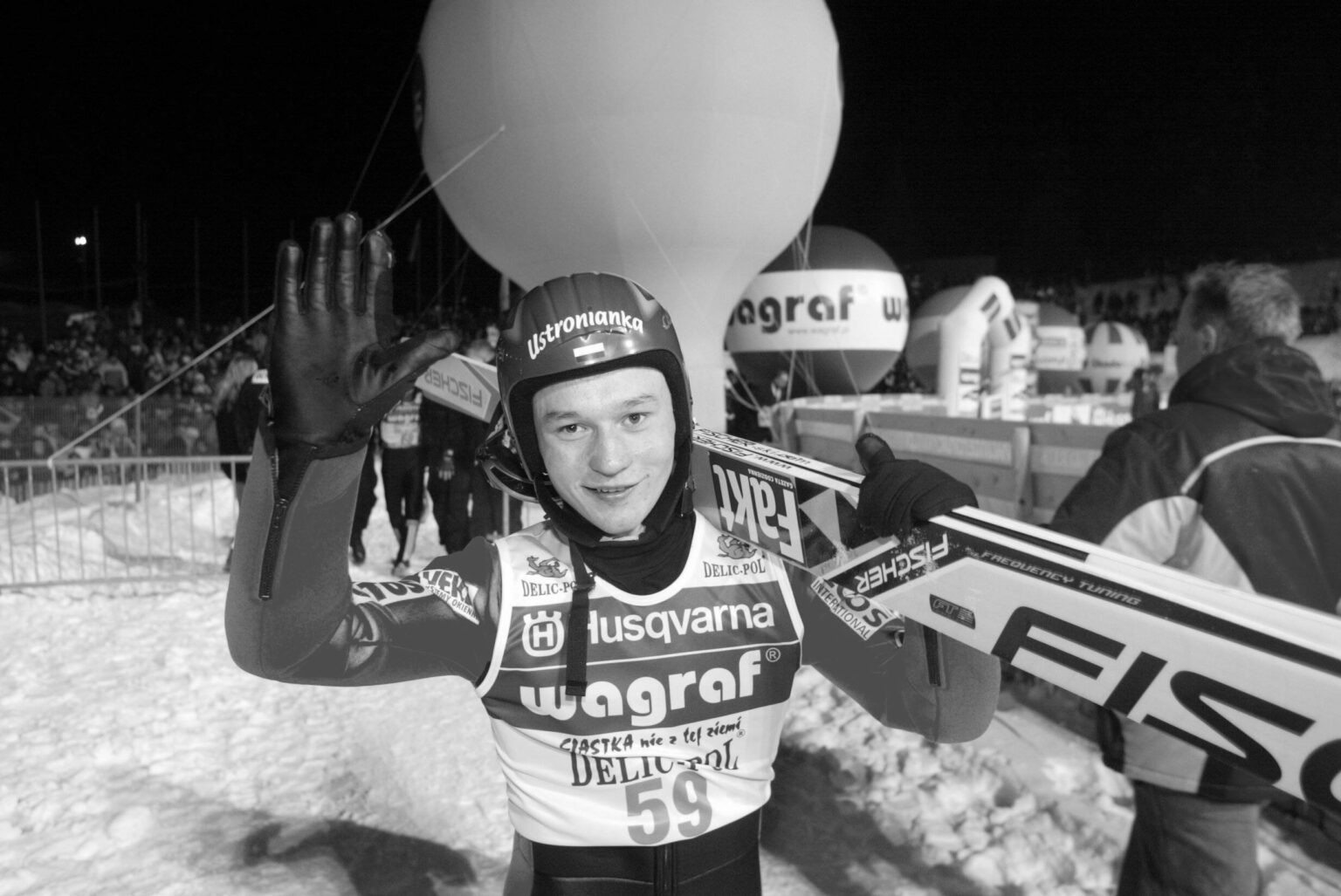 Družina smučarskih skokov zavita v črno - Sportklub