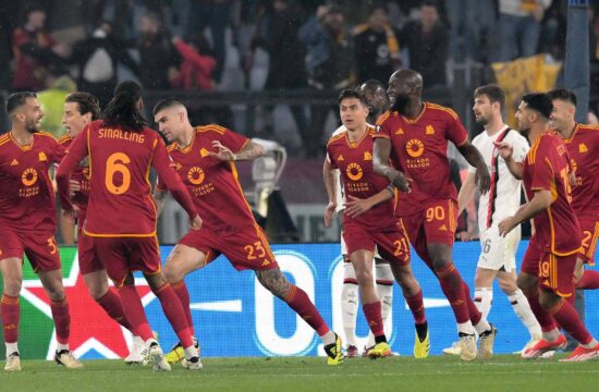 Roma izločila Milan, Liverpool prikazal premalo proti Atalanti (VIDEO)