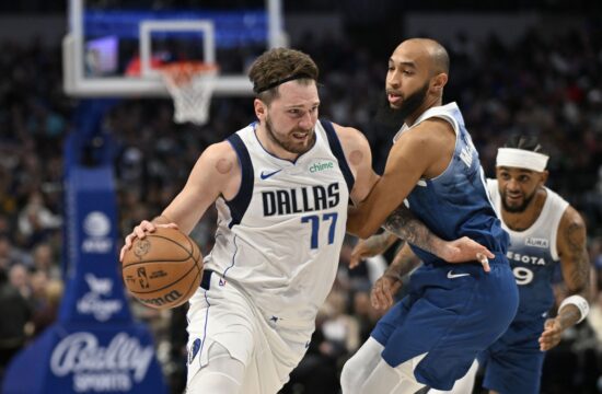 Dallas proti Minnesoti z nenavadno izbiro dresov