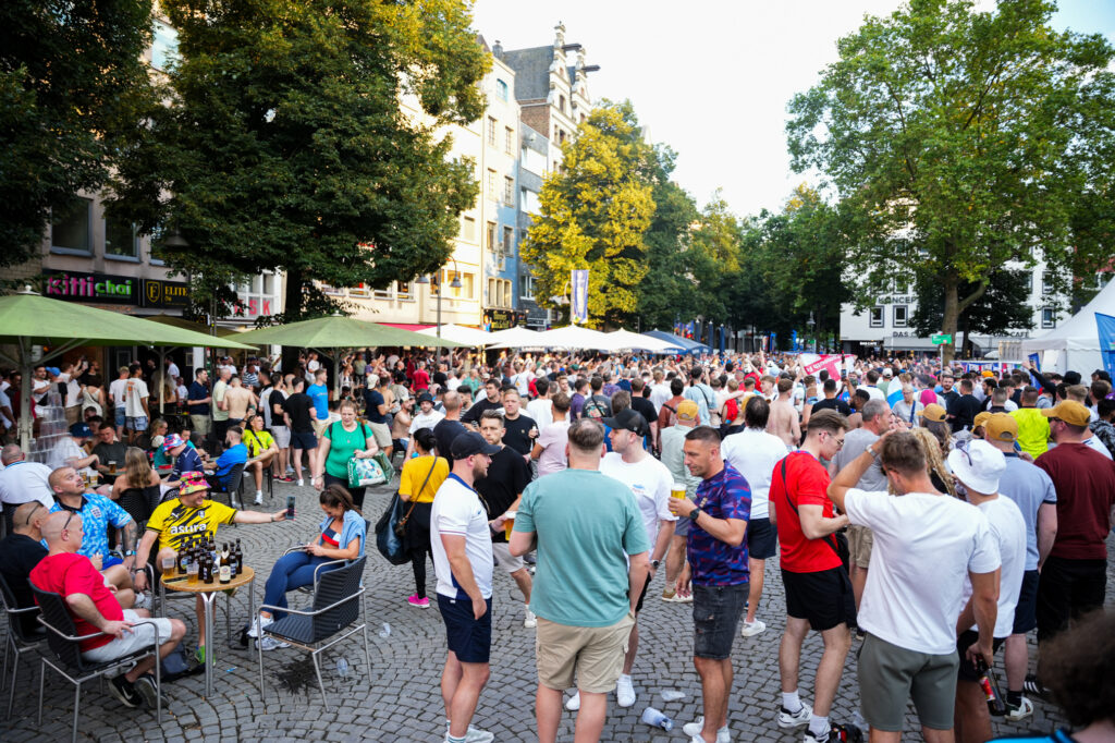 Angleški navijači zavzeli Köln