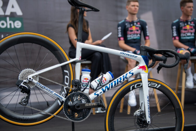 Red Bull Bora Hansgrohe Specialized kolo