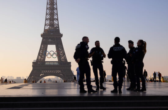 Francoska policija zaradi terorističnih groženj pred OI prijela več ljudi