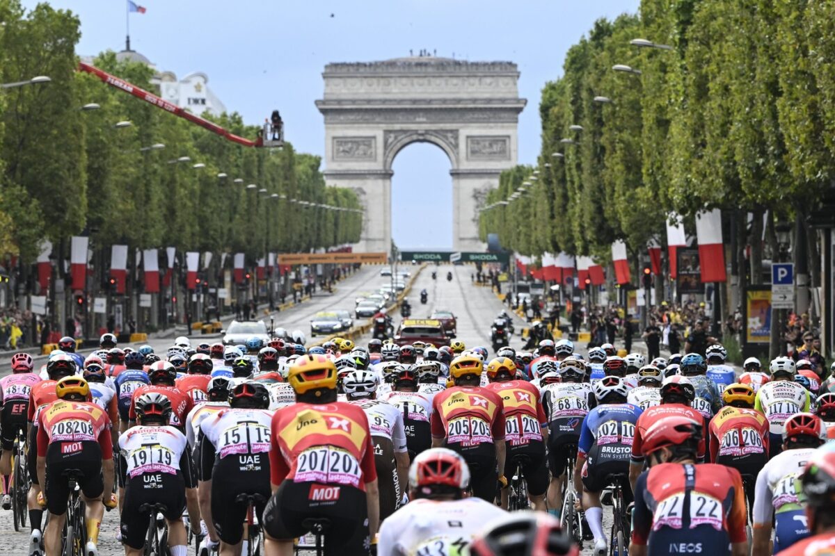 Pourquoi le Tour de France de cette année ne se terminerait-il pas par un défilé parisien de champions ?