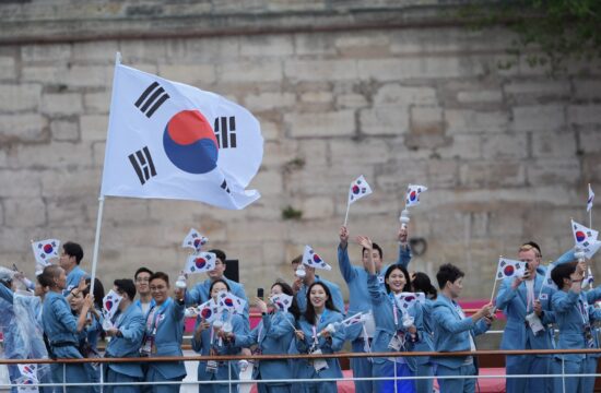Zakaj je uvodna slovesnost močno razjezila Korejce?