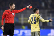 port Bilder des Tages FC Internazionale v FC Porto - UEFA Champions League Referee Srdan Jovanovic (Srdjan Jovanovic) s