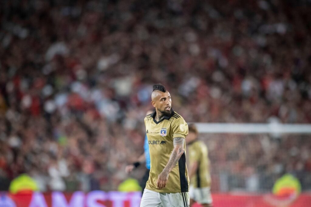 Buenos Aires, Argentina. 24th Sep, 2024. Arturo Vidal of Colo Colo looks on during the Copa CONMEBOL Libertadores 2024 Quarterfinal second leg match between River Plate and Colo Colo at Estadio Mas Monumental Antonio Vespucio Liberti. Final Score: River P