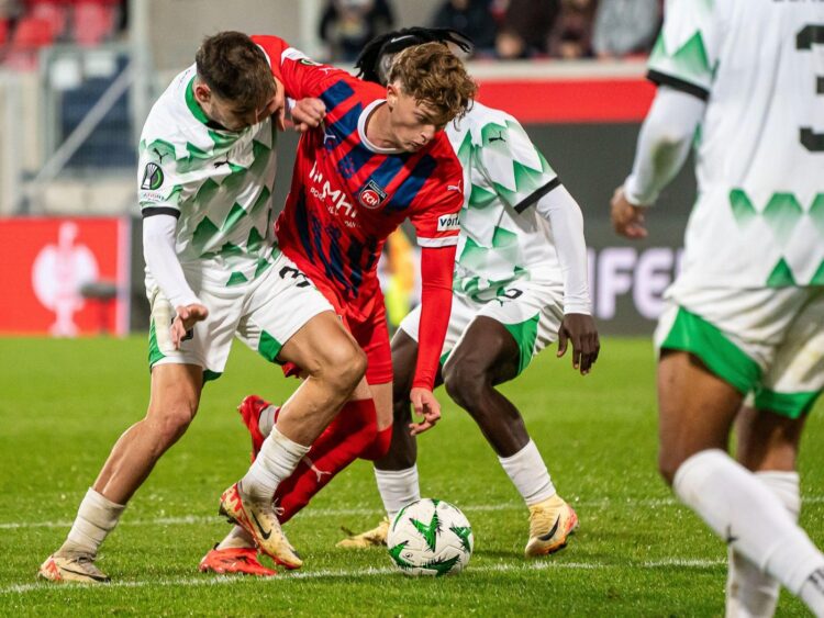 Paul Wanner (FC Heidenheim, #10) im Dribbling, GER, 1. FC Heidenheim vs. NK Olimpija Ljubljana, Fussball, UEFA Conference League, Spielzeit 2024/2025, 03.10.2024,Foto: EIBNER/Michael Schmidt