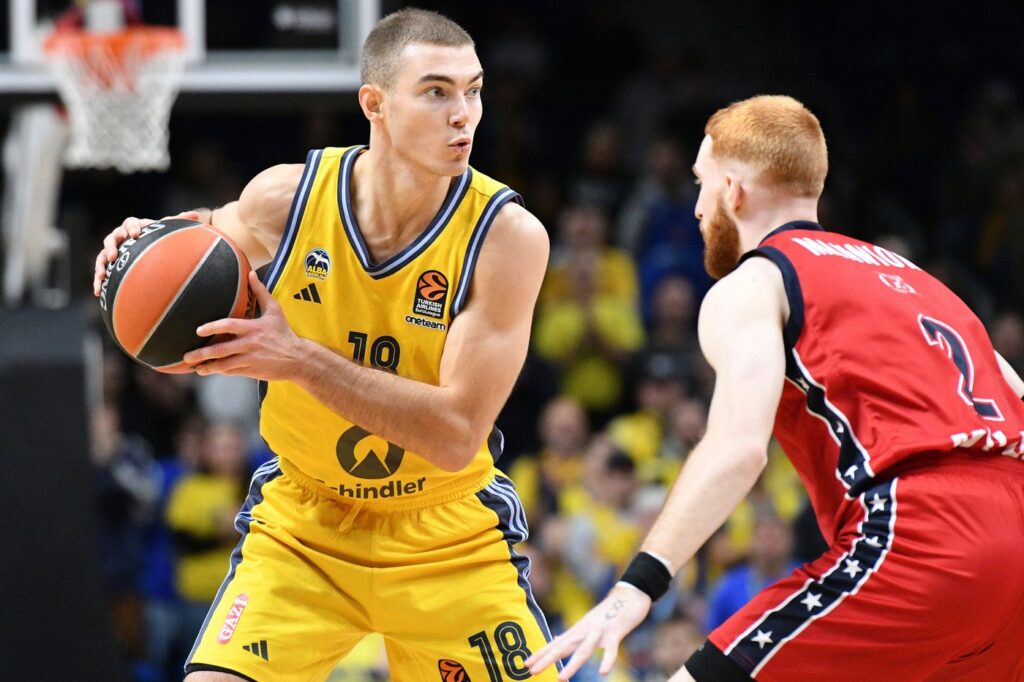 Ziga Samar (ALBA Berlin, 18), Niccolo Mannion (Emporio Armani Milan, 2) GER, ALBA Berlin gegen EA7 Emporio Armani Milan,