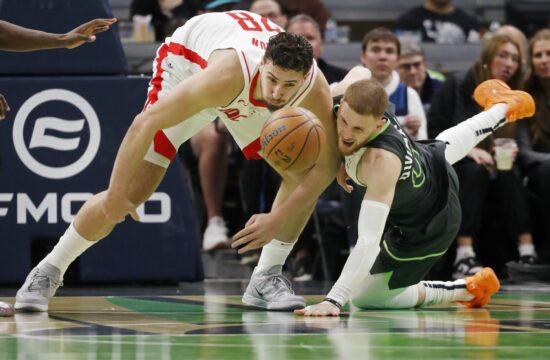 Dvoboj v Minnesoti odločil podaljšek, visok poraz LA Lakers