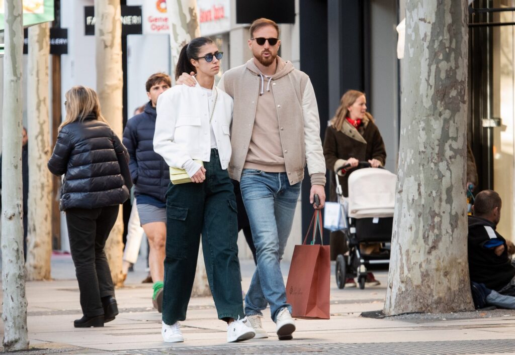 Jan Oblack and his girlfriend, Olga Danilovic, romantic stroll through the streets of Madrid