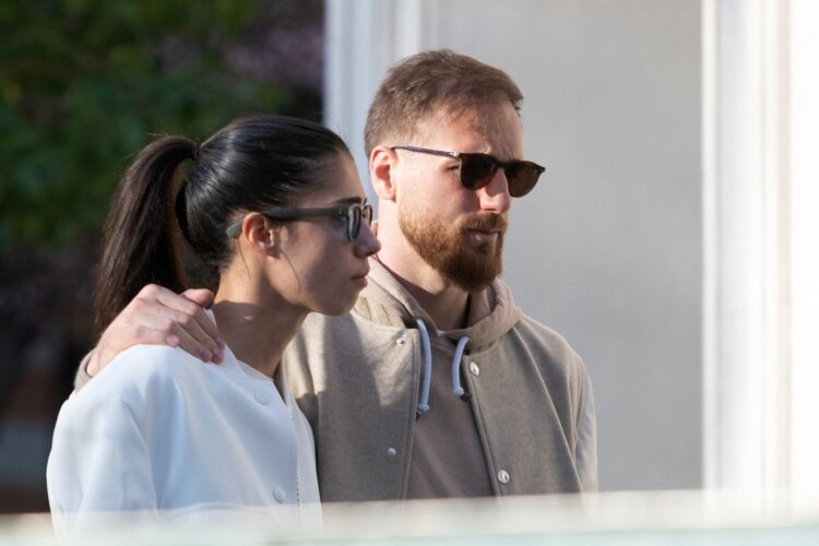 Jan Oblak and his girlfriend, Olga Danilovic, romantic stroll through the streets of Madrid