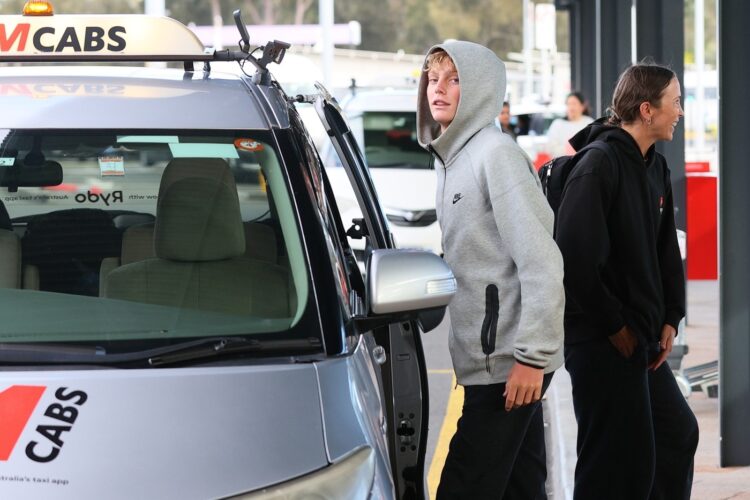 Bec Hewitt, arrives in Sydney from an oversea trip with her kids