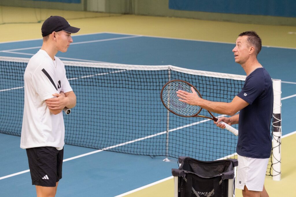 Justin Engel trainiert mit Trainer, coach Philipp Kohlschreiber in der BTV TennisBase., Oberhaching, Muenchen. Tennis -