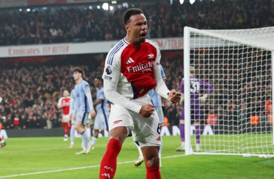 Arsenal dobil derbi s sosedi in se približal Liverpoolu