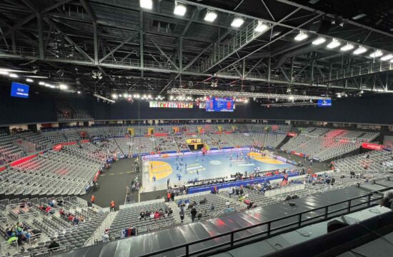 Žalostna podoba zagrebške arene pred tekmo Slovenije