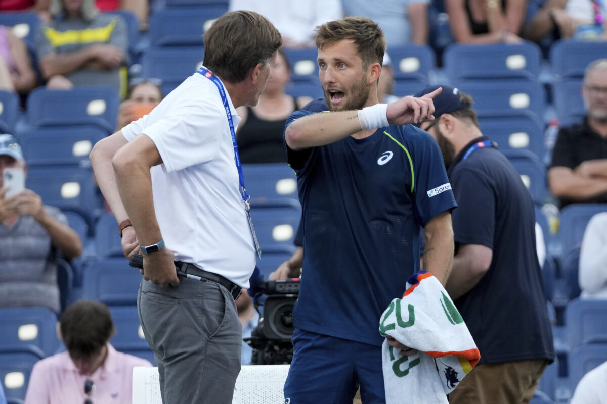 Francoski “uličar” spet vihtel čarobno palico (VIDEO)