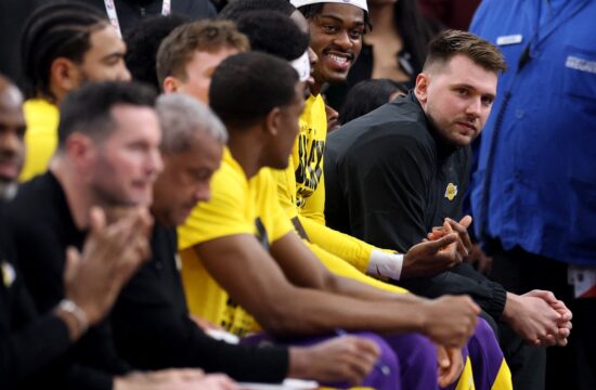 LA Lakers pred očmi Dončića razbili velikega mestnega rivala (VIDEO)