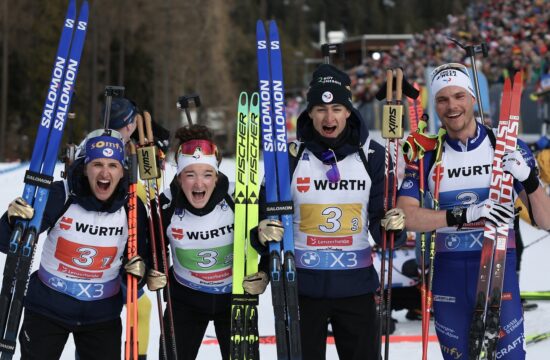 Prva medalja Franciji, slovenska mešana štafeta zaostala