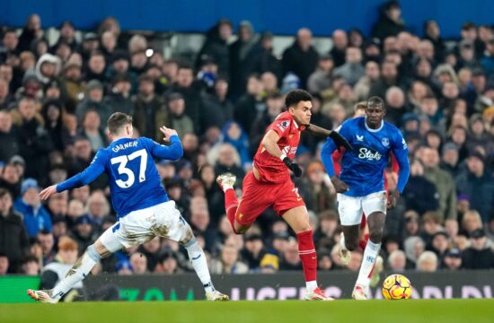 Everton v 98. minuti Liverpoolu odščipnil točko