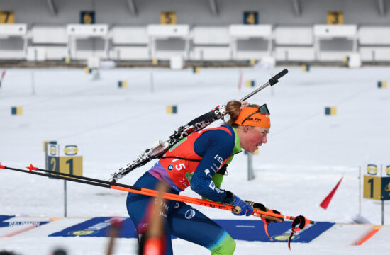 Anamarija Lampič v odličnem položaju vse do zadnjega streljanja