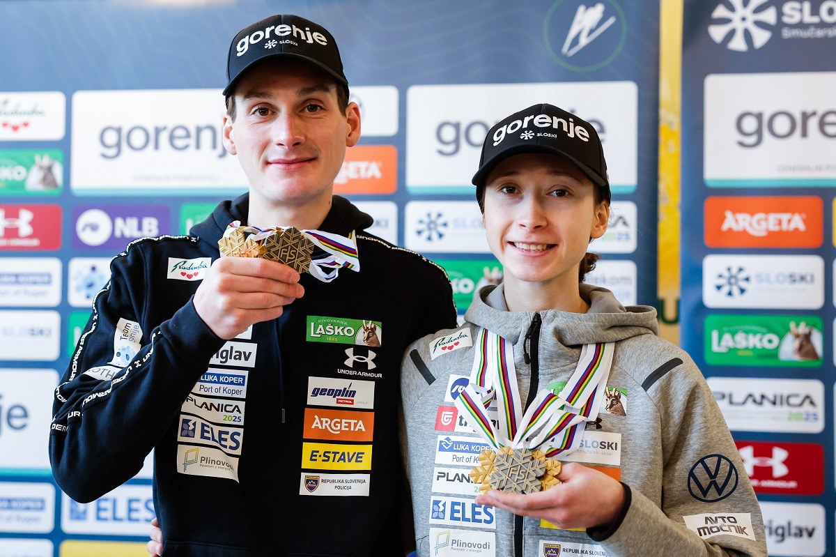 Smučarske skakalke in skakalci še naprej brez skupnega koledarja