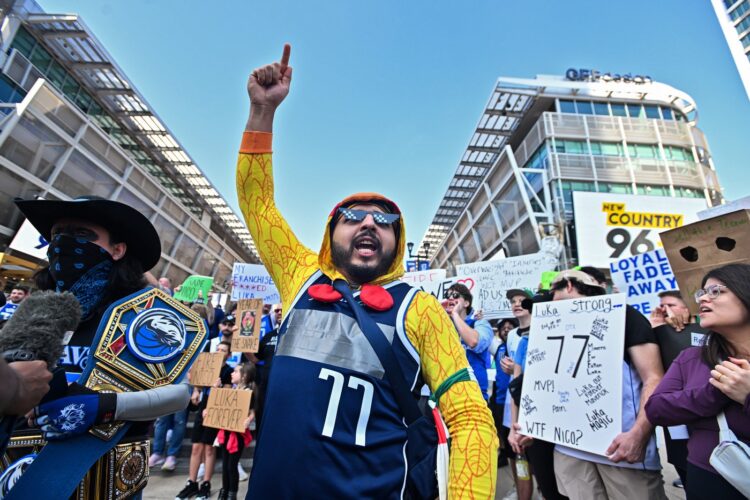NBA: FEB 08 Dallas Mavericks Fans Protest