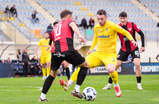 Domžale – Primorje: gostje tekmo nadaljujejo z igralcem manj (VIDEO)
