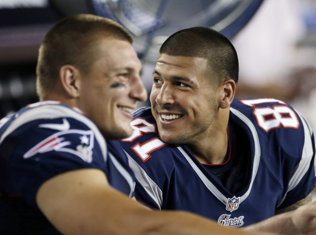 Hernandez in Gronkowski