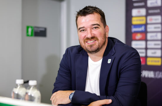 Želeli so zbežati iz Olimpije, zdaj pa jočejo v pisarni