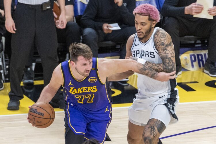 NBA 2025: Lakers 125:109 Spurs
