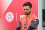Sven ULREICH,Torwart (Bayern Muenchen) trauert um seinen Sohn Len