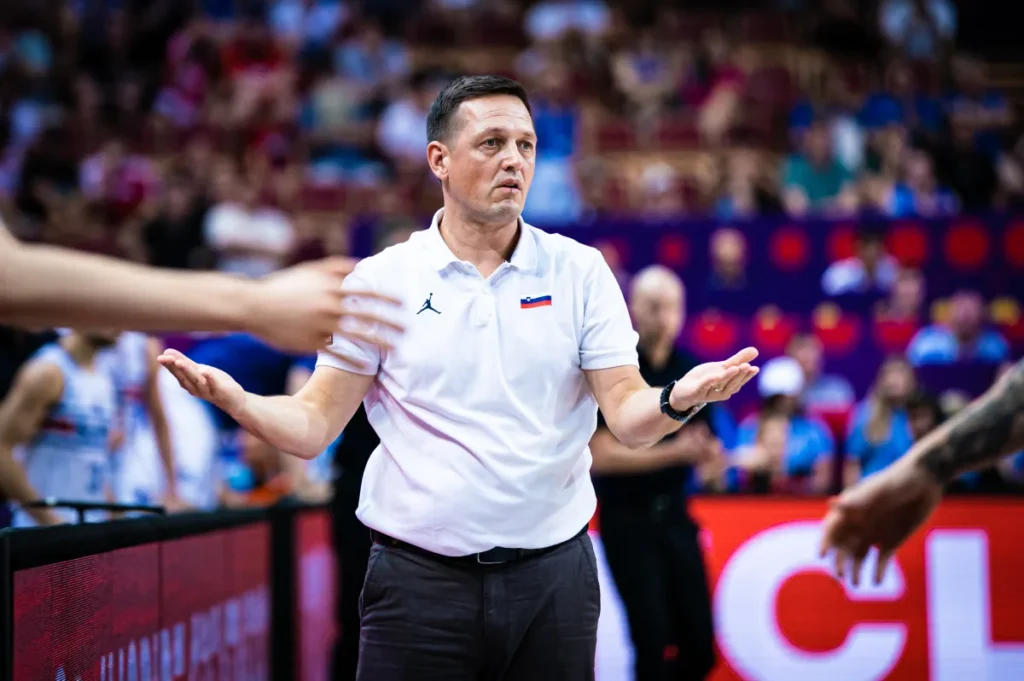 Aleksander Sekulić; Islandija - Slovenija