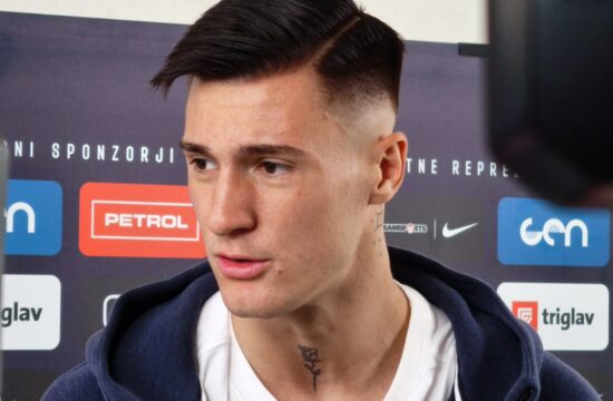 Zakaj Šeško ne bo na voljo reprezentanci? NZS pojasnjuje