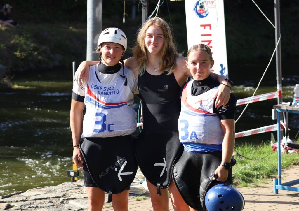 Ana Šteblaj, Hana Bedernjak, Maša Simončič