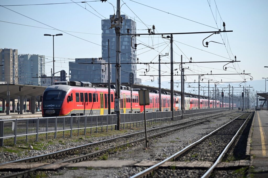 Slovenske železnice, vlak