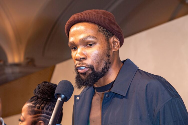 New York, United States. 26th Oct, 2021. NEW YORK, NY - OCTOBER 26: Kevin Durant attends the "Swagger" New York premiere at the Brooklyn Academy of Music on October 26, 2021 in New York City. Credit: Ron Adar/Alamy Live News