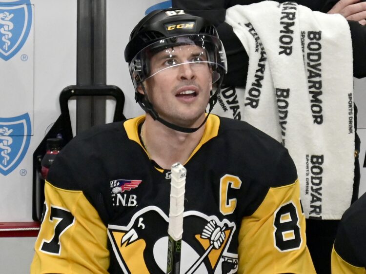 Pens Sidney Crosby Scores in Third Period of 6-3 Win