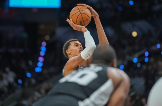 Wembanyama lahko Dončiću zaloputne vrata