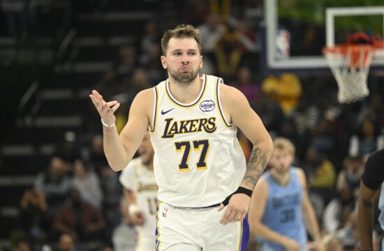 Luka Dončić ob vrnitvi na noč čarovnic čaral na parketu (VIDEO)