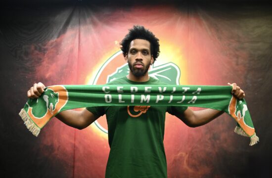 Mitrović dočakal okrepitev pod obročem