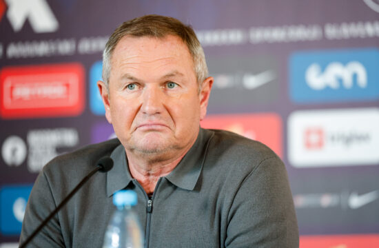 Selektor o tragediji, špekulacijah in imperativu zmage