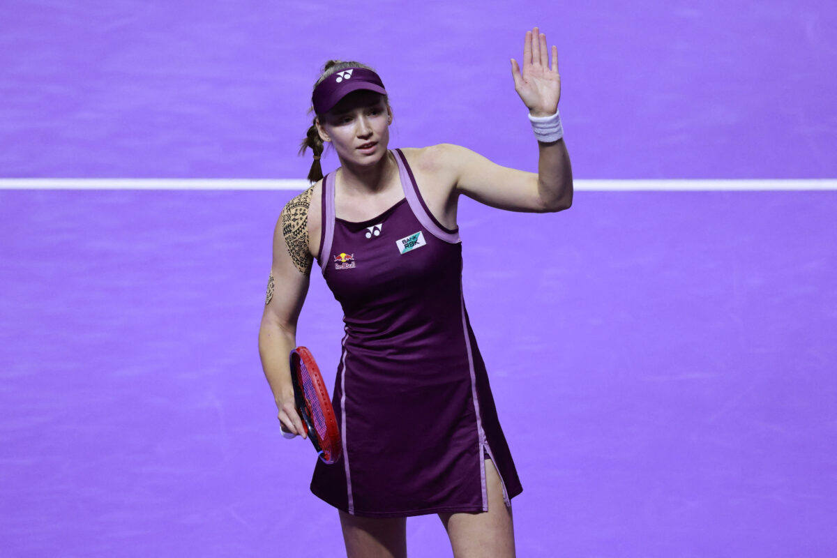 Ribakina ostaja v igri za 4,5 milijone evrov, v polfinale še Anisimova