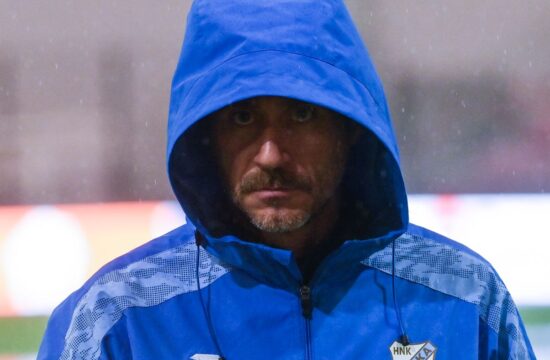 Vreme zopet prekrižalo načrte Sanchezu in Rijeki (VIDEO)