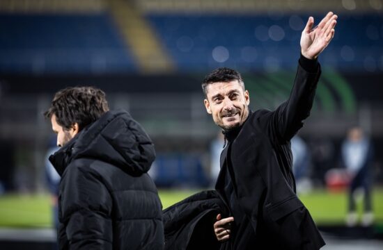 Albert Riera bi ga sam peljal na letališče